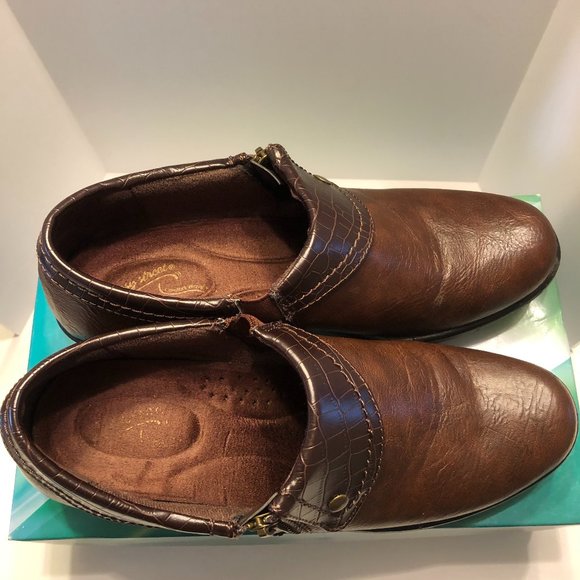 Easy Street  Tan/Brown Croc Clogs/Ankle Bootie - Picture 10 of 13